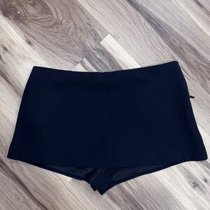 Aritzia Black extra mini skort